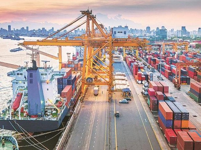 Vietnam enjoys trade surplus of 225 million USD